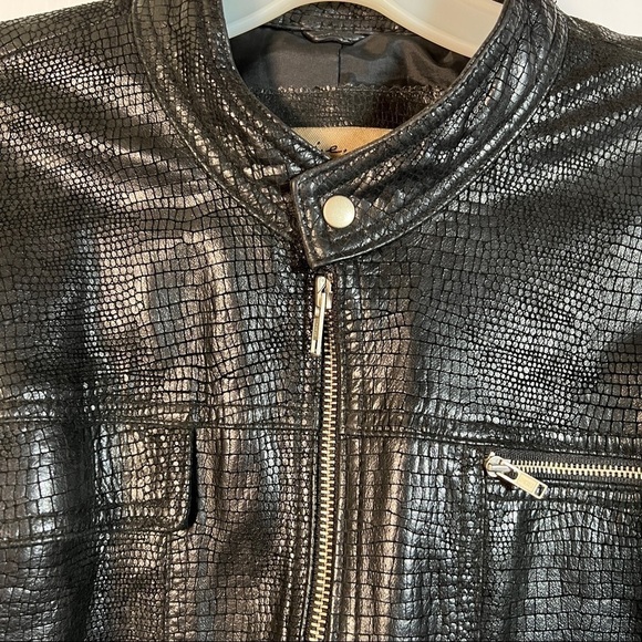 I.E. Black Leather Moto Jacket. Zip front, snap neck, no size tag. EUC see disc - Picture 3 of 10